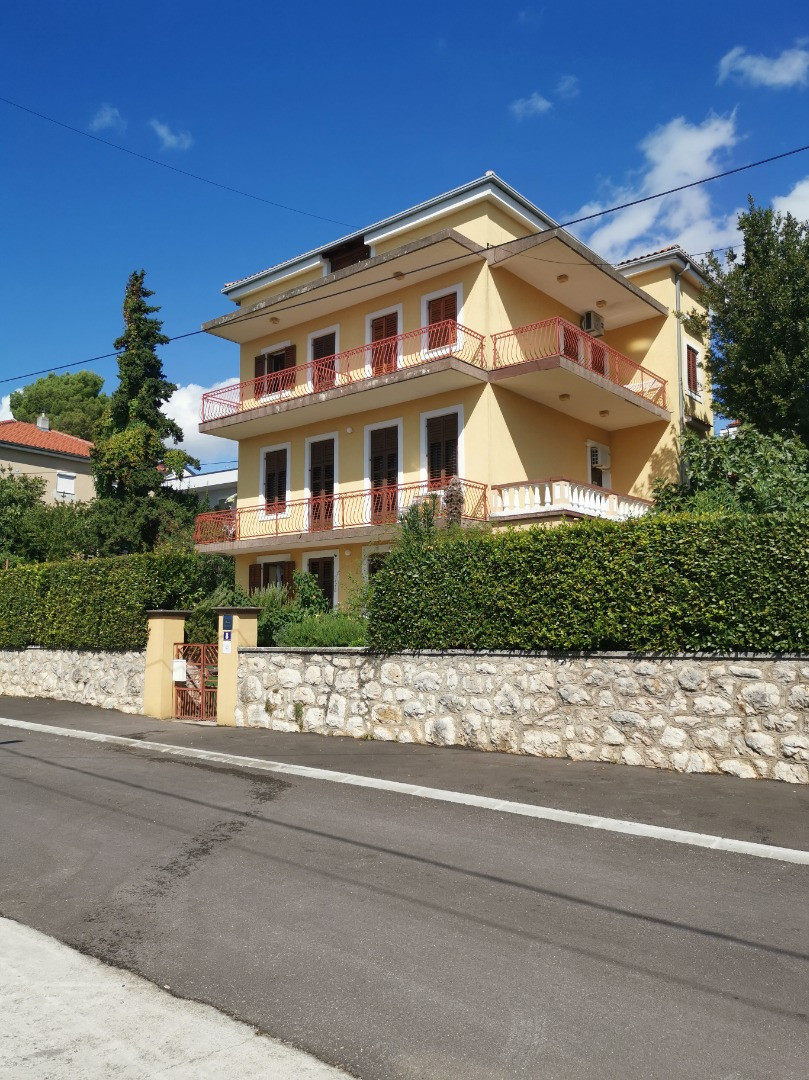 Apartments Ruža - Comfortable apartments in a 1930s villa, close to the sea, Apartmani Ruža